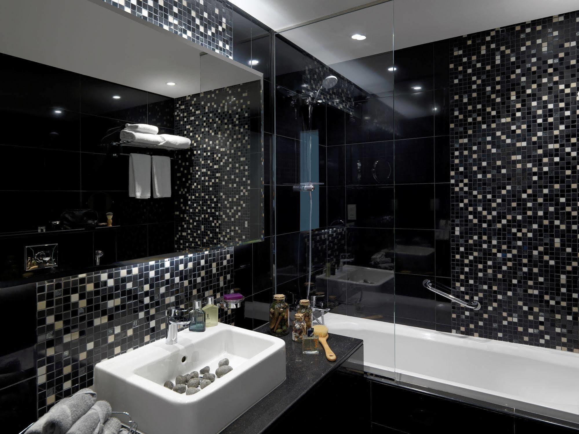 Damac Maison The Vogue Dubai Exterior photo Bathroom